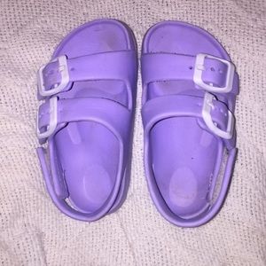 Little girl sandals size 5/6